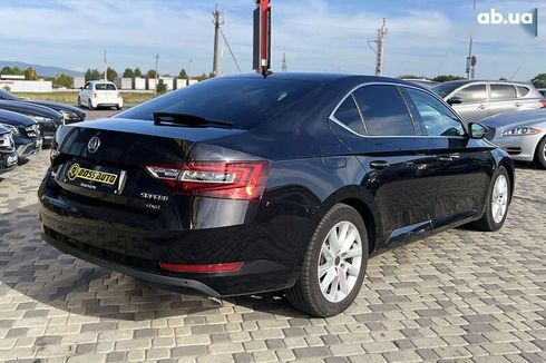 Skoda Superb 2019 - фото 7