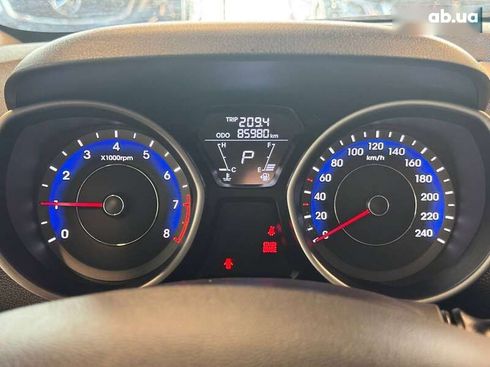 Hyundai Elantra 2012 - фото 22
