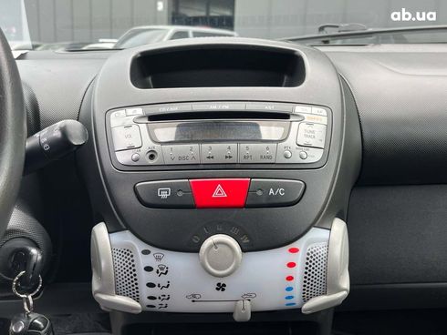 Peugeot 107 2012 желтый - фото 24