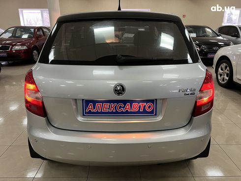 Skoda Fabia 2008 серебристый - фото 8