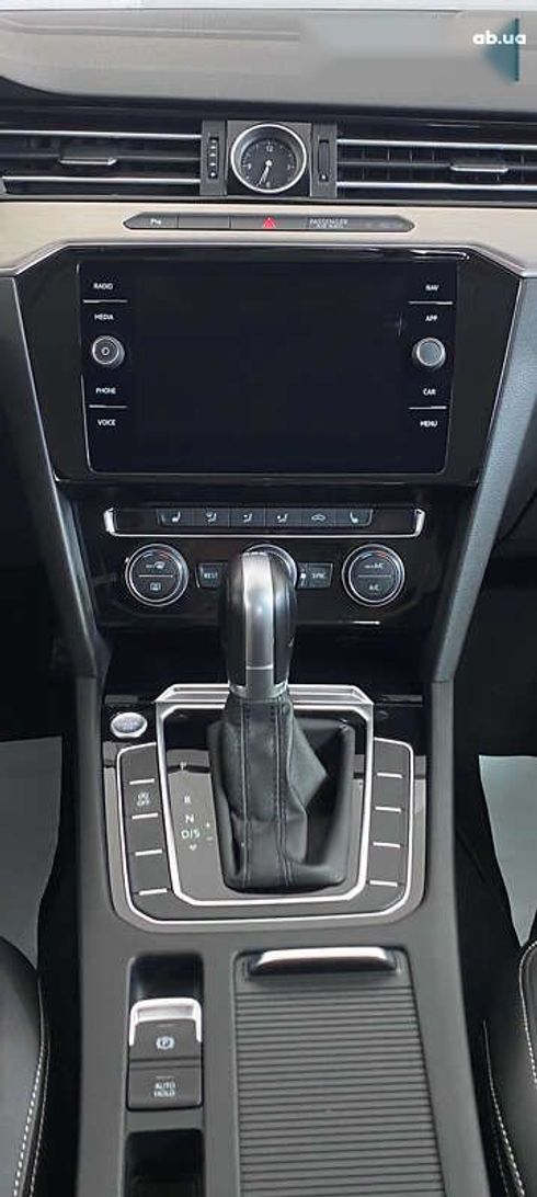 Volkswagen Passat 2019 - фото 23