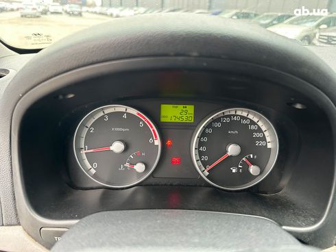 Hyundai Accent 2008 бежевый - фото 14