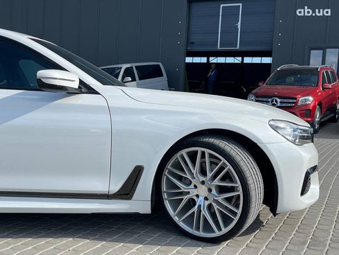 BMW 7 серия 2018 белый - фото 15