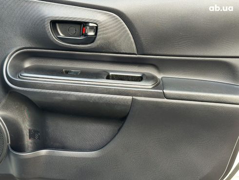 Toyota Aqua 2015 белый - фото 20