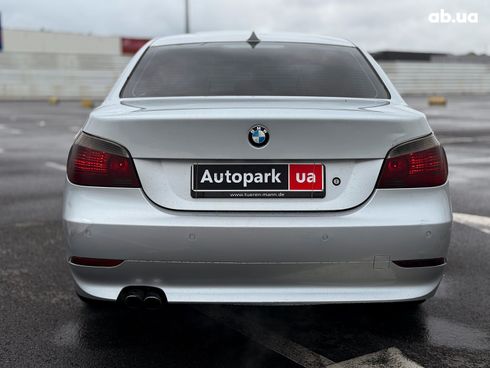 BMW 5 серия 2005 серый - фото 9