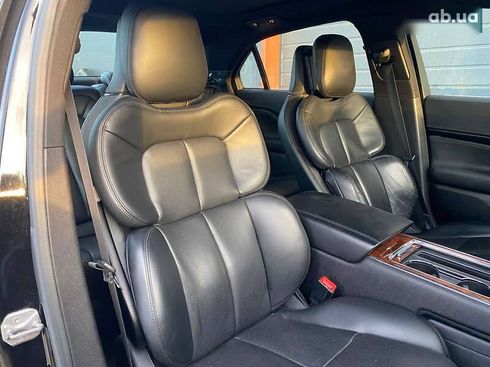 Lincoln Continental 2017 - фото 9