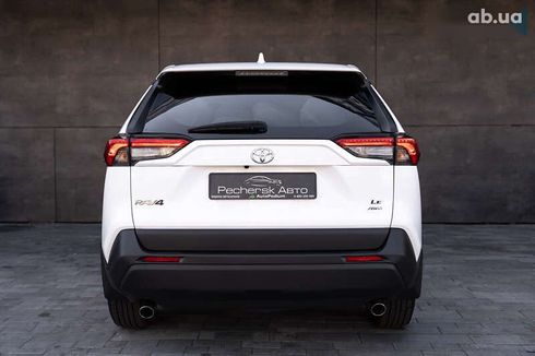 Toyota RAV4 2022 - фото 8