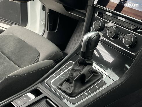 Volkswagen Golf 2020 белый - фото 31