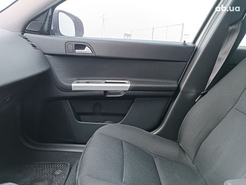 Volvo S40 2010 белый - фото 29