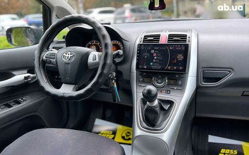 Toyota Auris 2010 - фото 16