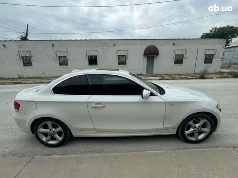 BMW 1 серия 2009 белый - фото 6