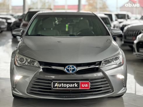 Toyota Camry 2015 серый - фото 2