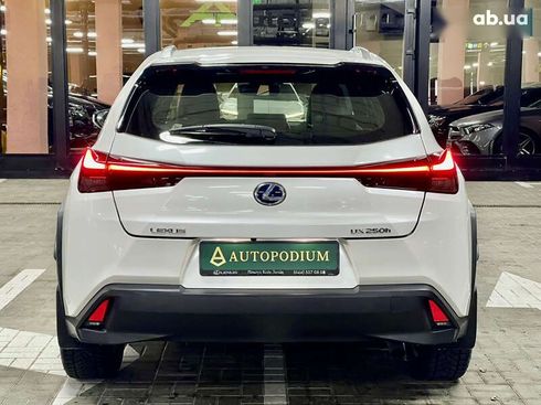 Lexus UX 2019 - фото 10