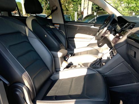 Volkswagen Tiguan 2018 серый - фото 25