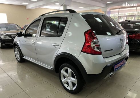 Dacia Sandero Stepway 2011 серебристый - фото 9