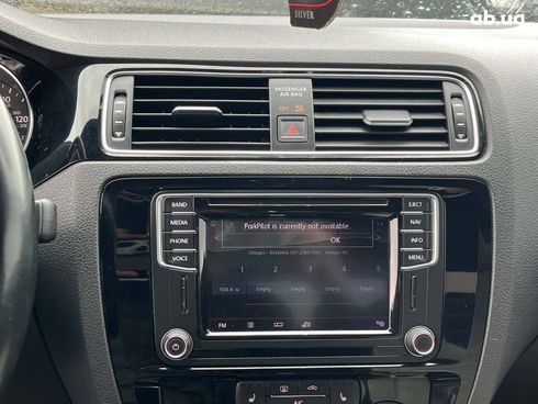 Volkswagen Jetta 2016 серый - фото 31