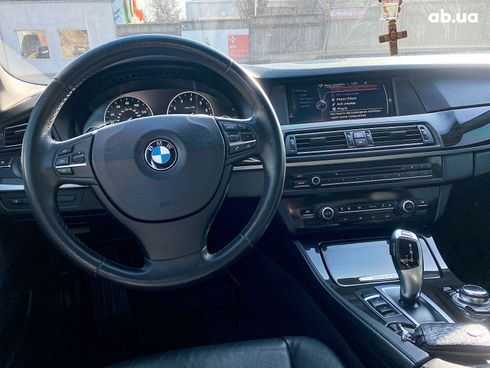 BMW 5 серия 2013 белый - фото 17