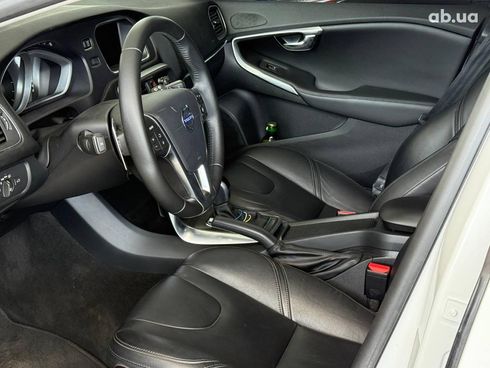 Volvo V40 2018 белый - фото 12