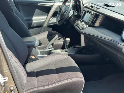 Toyota RAV4 2014 коричневый - фото 16