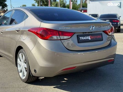 Hyundai Elantra 2012 - фото 9