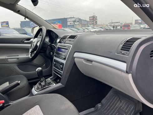 Skoda Octavia 2010 серый - фото 35