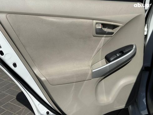 Toyota Prius 2012 белый - фото 35