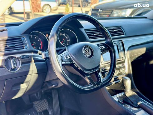 Volkswagen Passat 2018 белый - фото 12