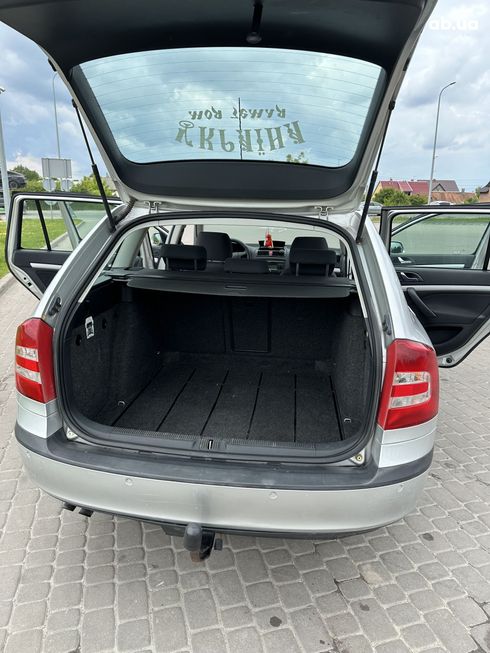 Skoda Octavia 2005 серебристый - фото 10