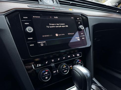 Volkswagen Passat 2018 серый - фото 39