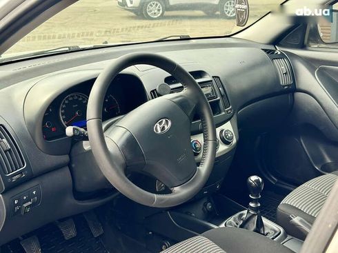 Hyundai Elantra 2011 - фото 17