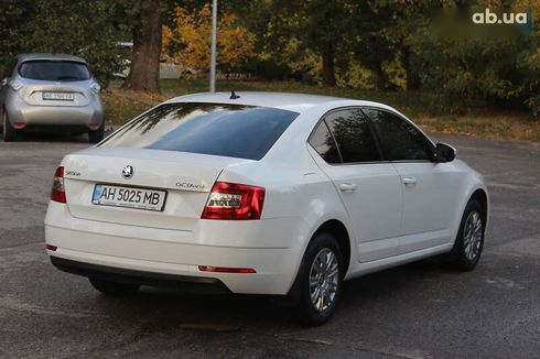 Skoda Octavia 2019 - фото 10