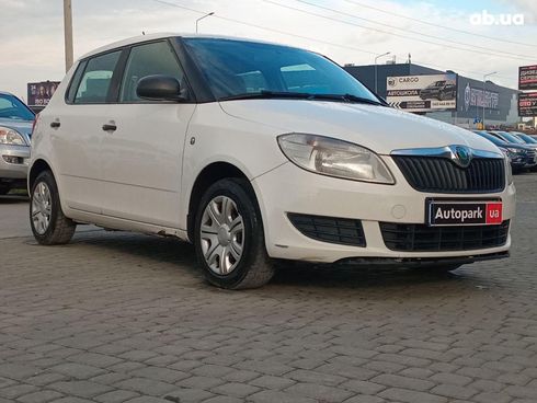 Skoda Fabia 2012 белый - фото 5