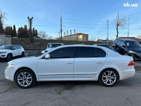 Skoda Superb 2010 белый - фото 4