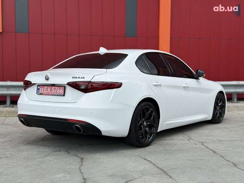 Alfa Romeo Giulia 2021 - фото 14