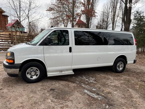 Chevrolet Express 2018 белый - фото 12