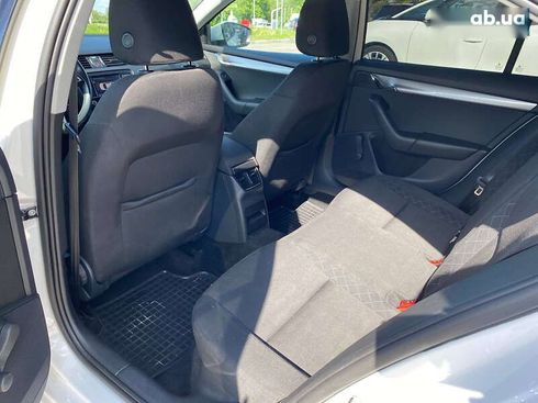 Skoda Octavia 2019 - фото 11