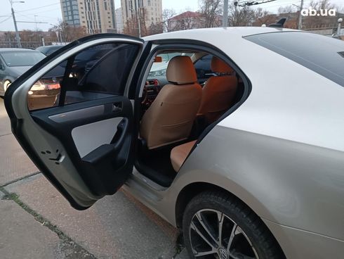 Volkswagen Jetta 2014 бежевый - фото 14