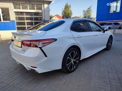 Toyota Camry 2019 белый - фото 12