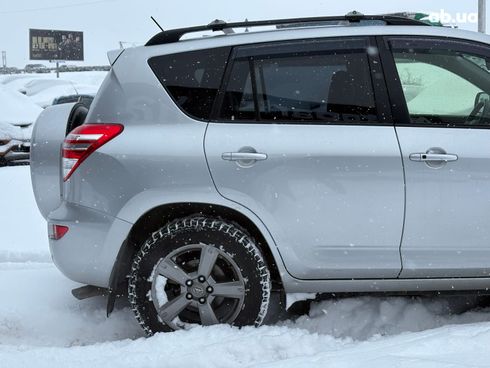 Toyota RAV4 2012 серый - фото 6