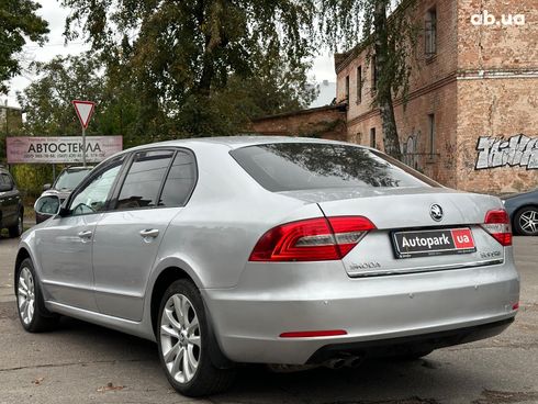 Skoda Superb 2014 серый - фото 23