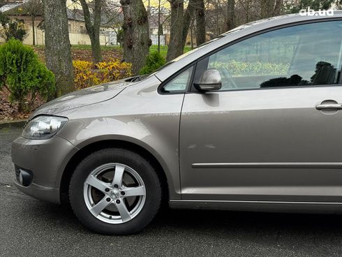 Volkswagen Golf Plus 2011 коричневый - фото 11