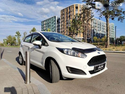 Ford Fiesta 2016 - фото 28