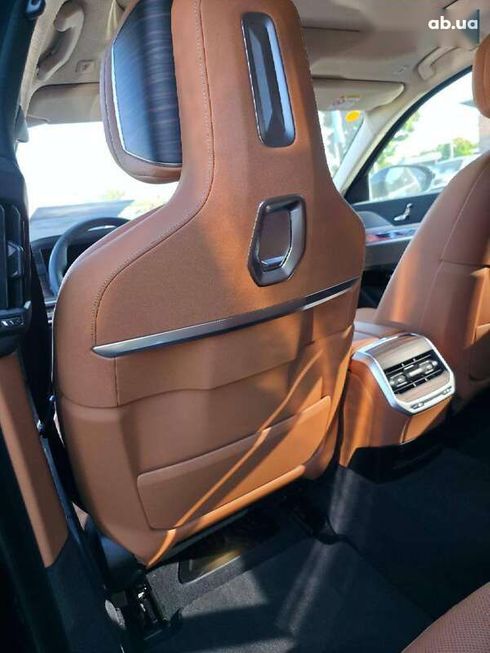 BMW i7 2023 - фото 8