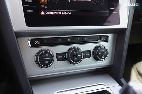 Volkswagen Passat 2018 - фото 17
