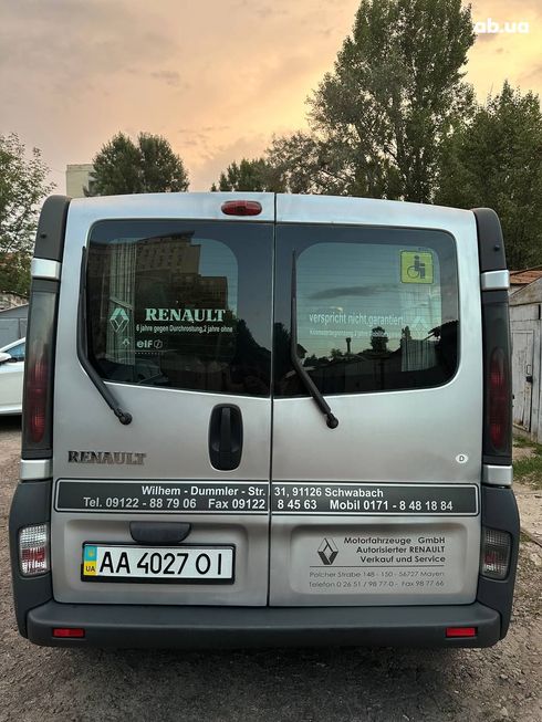 Renault Trafic 2005 серебристый - фото 5