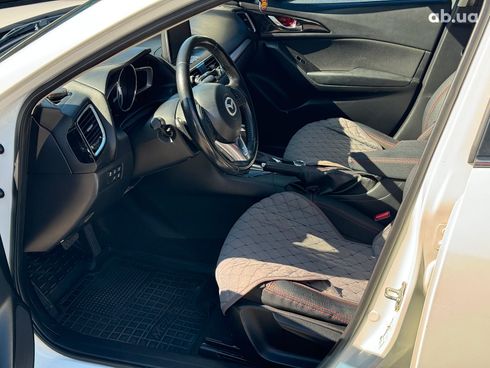 Mazda 3 2014 белый - фото 17