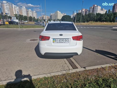 Kia Cerato 2011 белый - фото 5