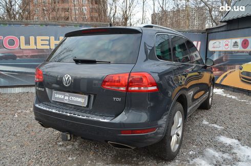 Volkswagen Touareg 2012 серый - фото 6