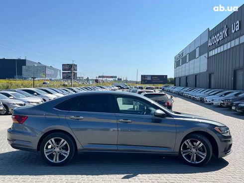 Volkswagen Jetta 2018 серый - фото 7