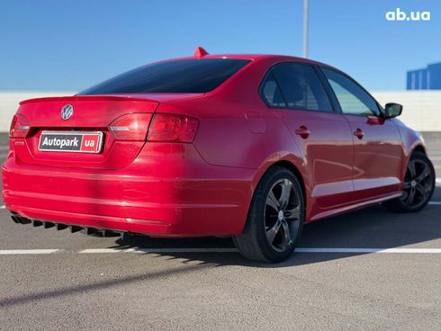 Volkswagen Jetta 2013 красный - фото 12